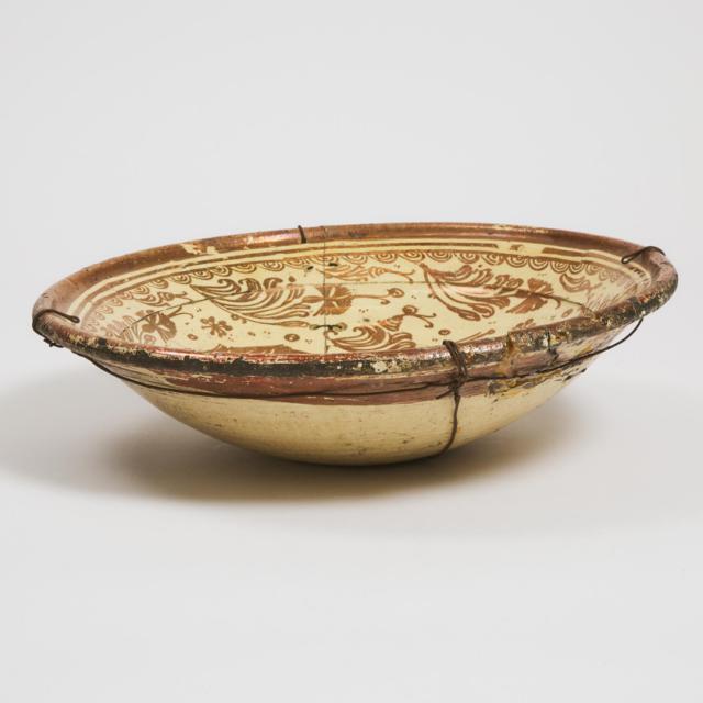 Hispano-Moresque Copper Lustre Decorated Earthenware Bowl, late 17th/early 18th century