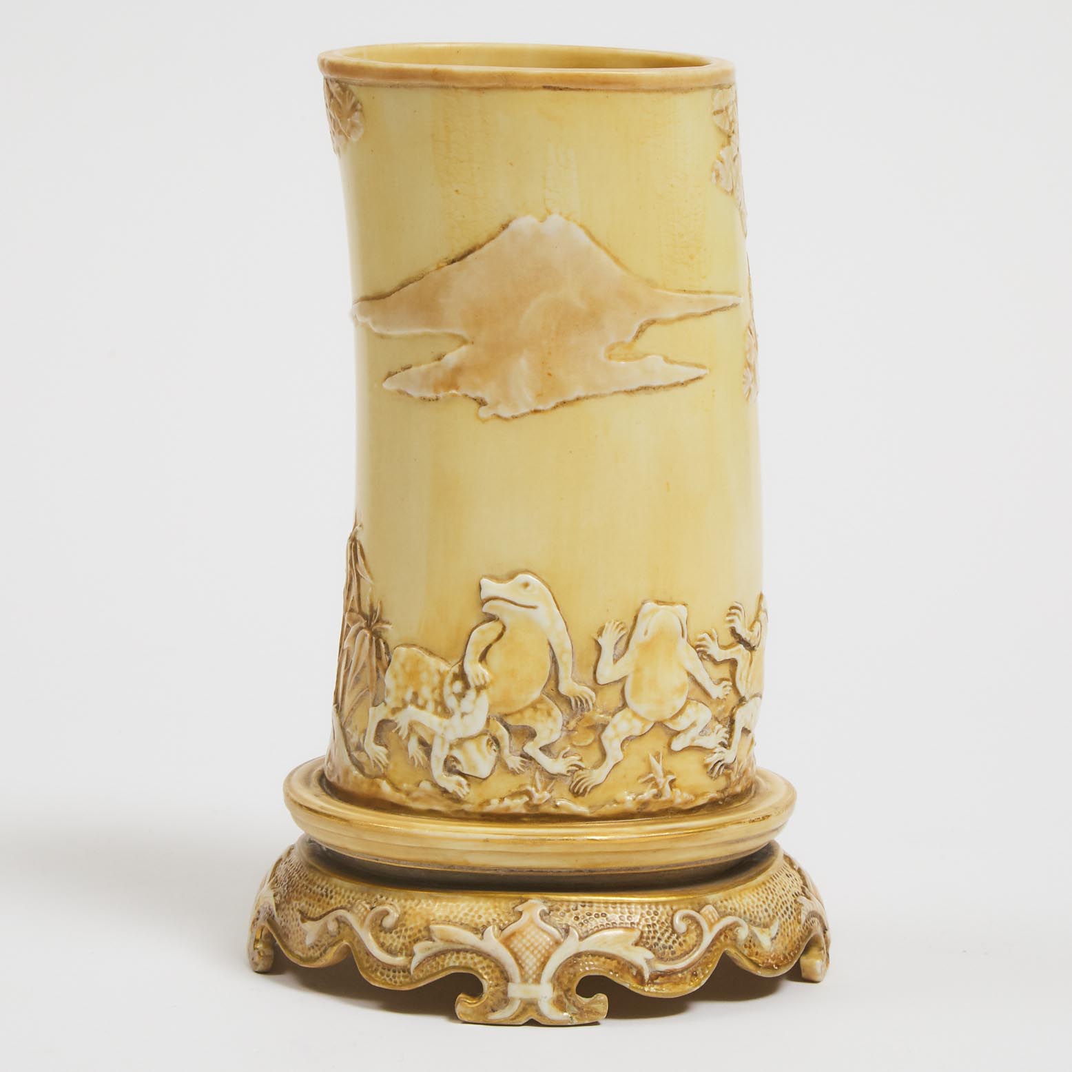 Worcester Frogs and Snake 'Ivory' Tusk Vase, 1887
