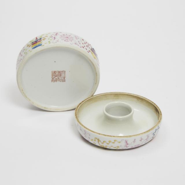 A Rare Famille Rose 'Buddhist Emblems' Court Necklace Box and Cover, Daoguang Mark, 19th Century