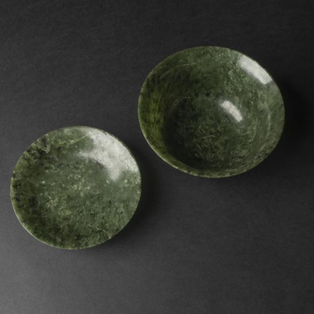 A Spinach Jade Mughal-Style 'Floral' Bowl and Cover, 20th Century