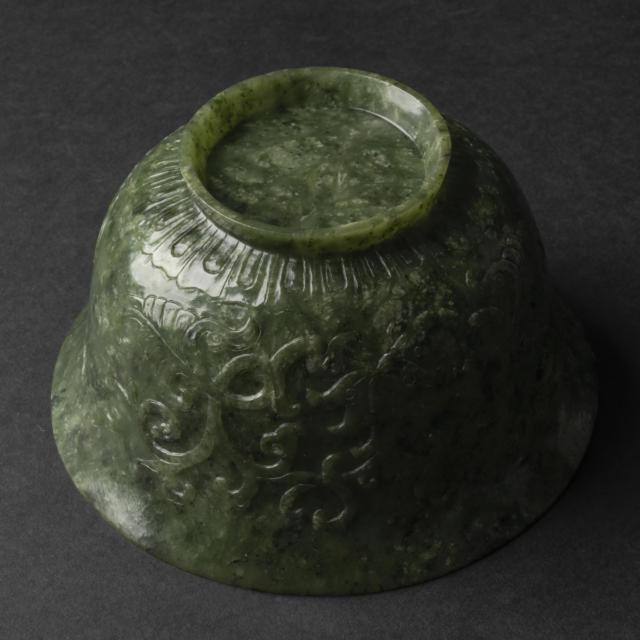 A Spinach Jade Mughal-Style 'Floral' Bowl and Cover, 20th Century