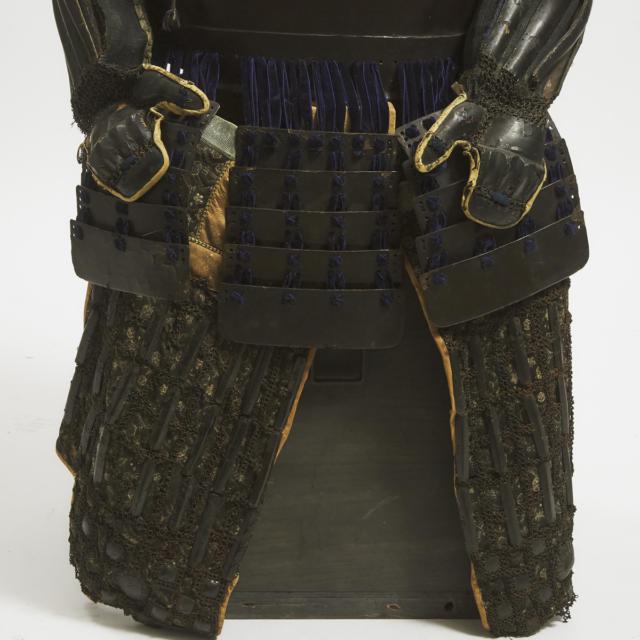 A Suit of Samurai Armour (Tetsu Kuro Urushi Okegawa Nimai Dou Gusoku), Early Edo Period, 17th Century