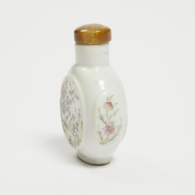 A Famille Rose 'Cranes' Snuff Bottle, Daoguang Period, 19th Century