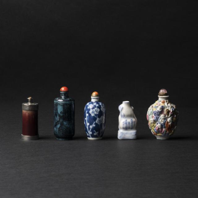 A Group of Five Porcelain Snuff Bottles, 19th/20th Century