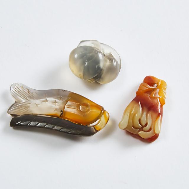 A Group of Three Agate Carvings, Qing Dynasty