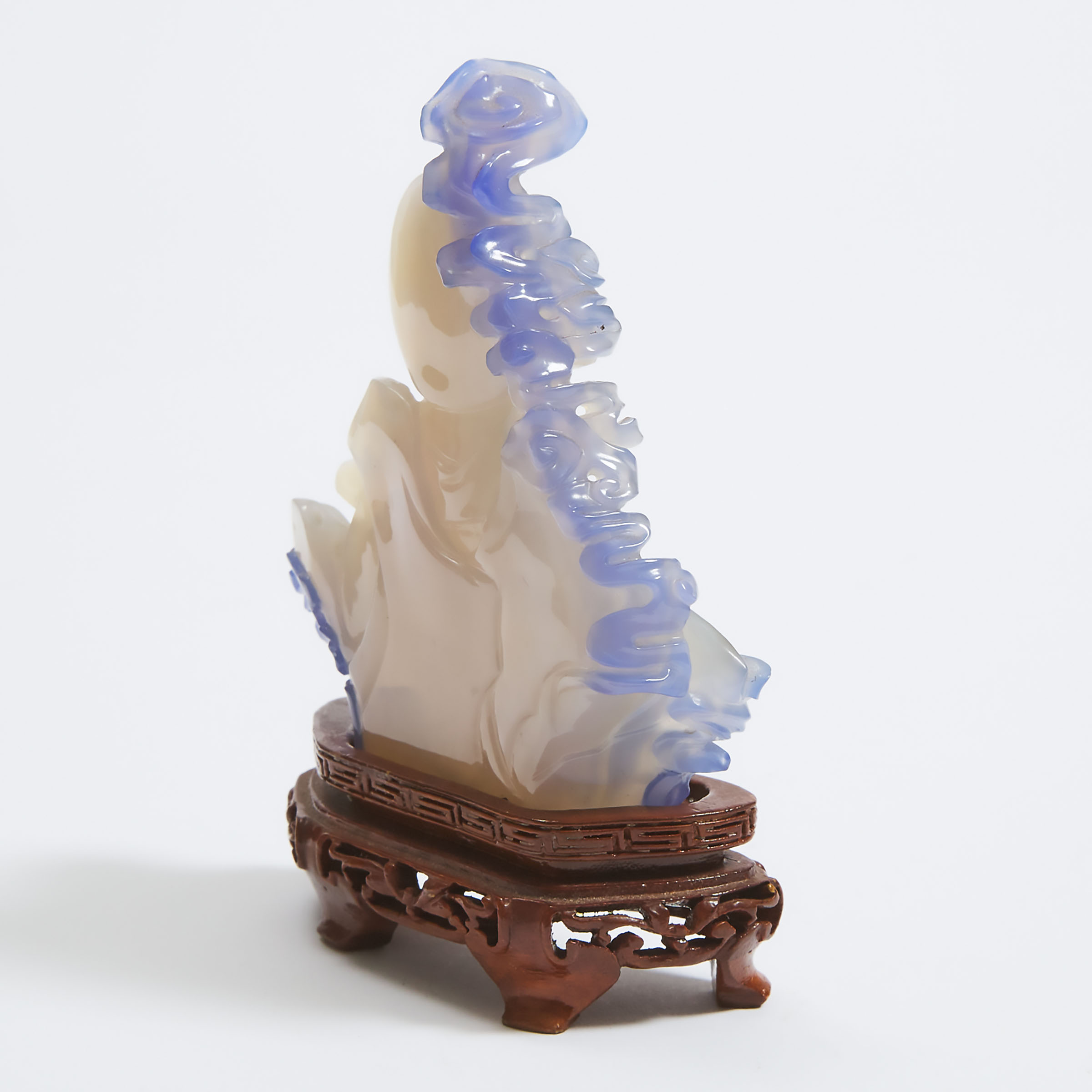 An Agate Carving of Guanyin, Mid 20th Century