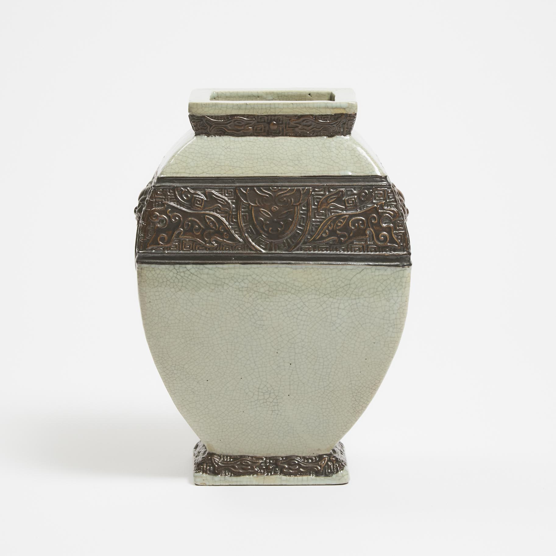 A Wa Gong Kiln Archaistic Form Crackle-Glazed Rectangular Vase 