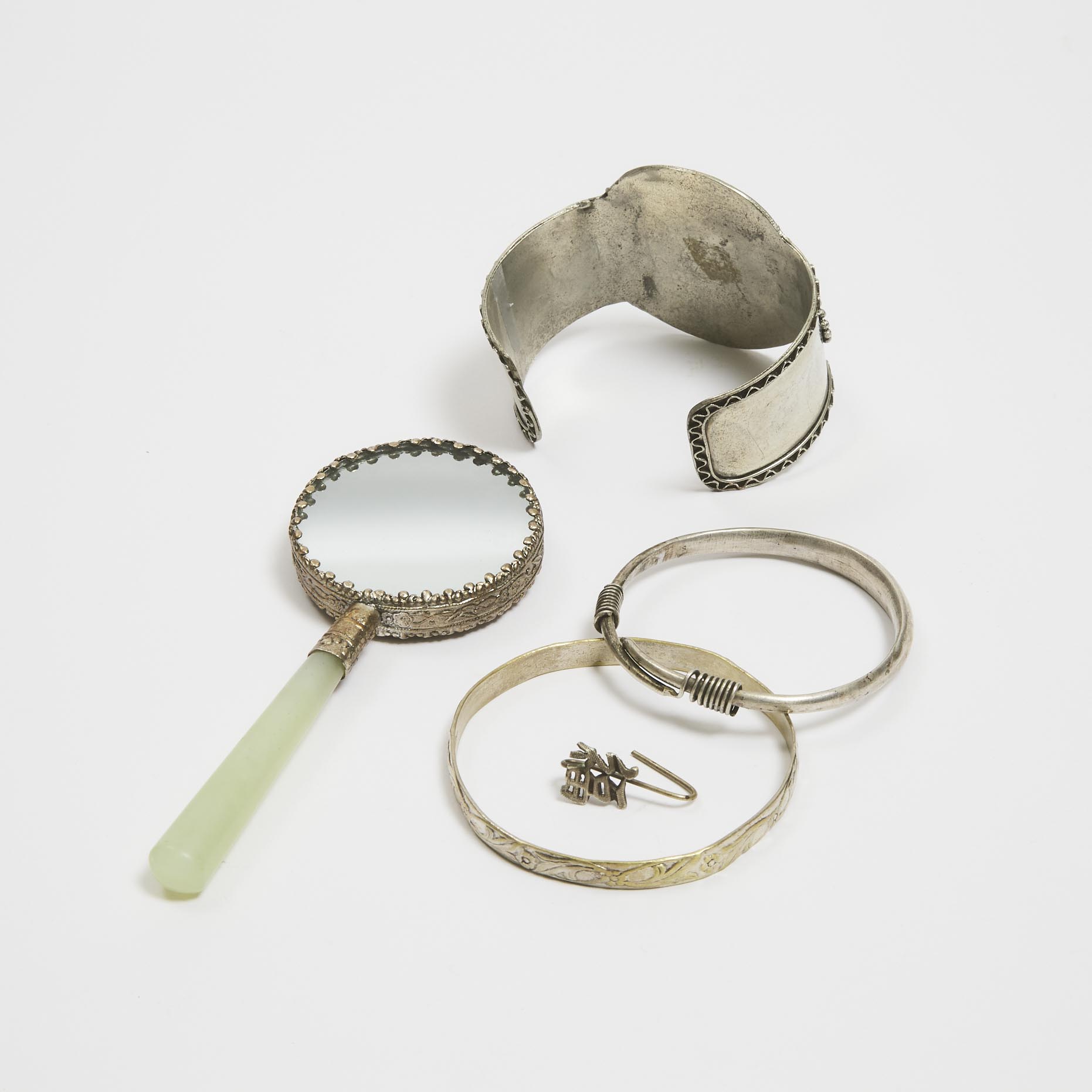 A Group of Agate, Jade and Silver Jewellery, Late Qing/Republican Period