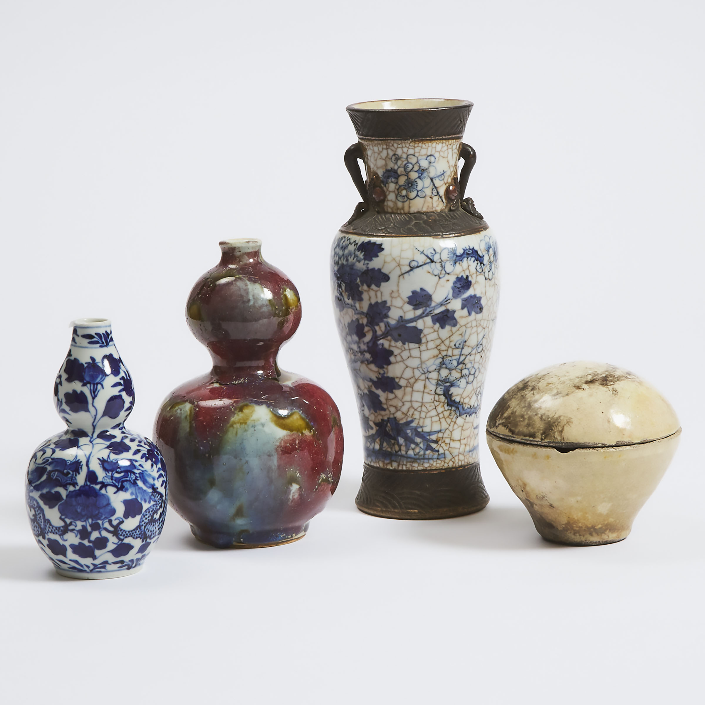A Group of Four Chinese Ceramic Wares, 19th Century and Later