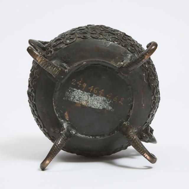 A Bronze 'Squirrel' Incense Burner and Cover, Early 20th Century