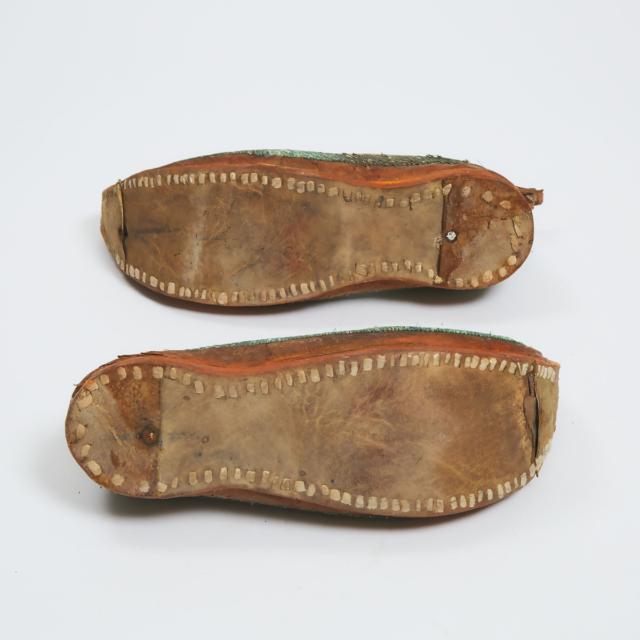 A Pair of Mughal Khussa/Mojari Leather Shoes, 19th/Early 20th Century