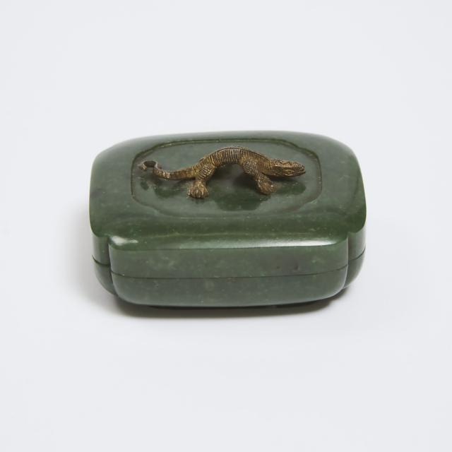 A Miniature Spinach Jade Quatrelobed Incense Box and Cover, Qing Dynasty, 19th Century