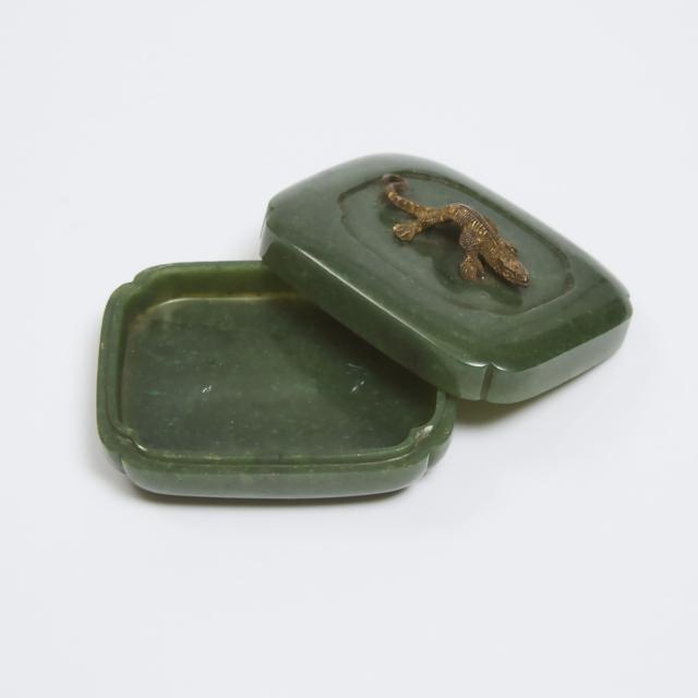 A Miniature Spinach Jade Quatrelobed Incense Box and Cover, Qing Dynasty, 19th Century