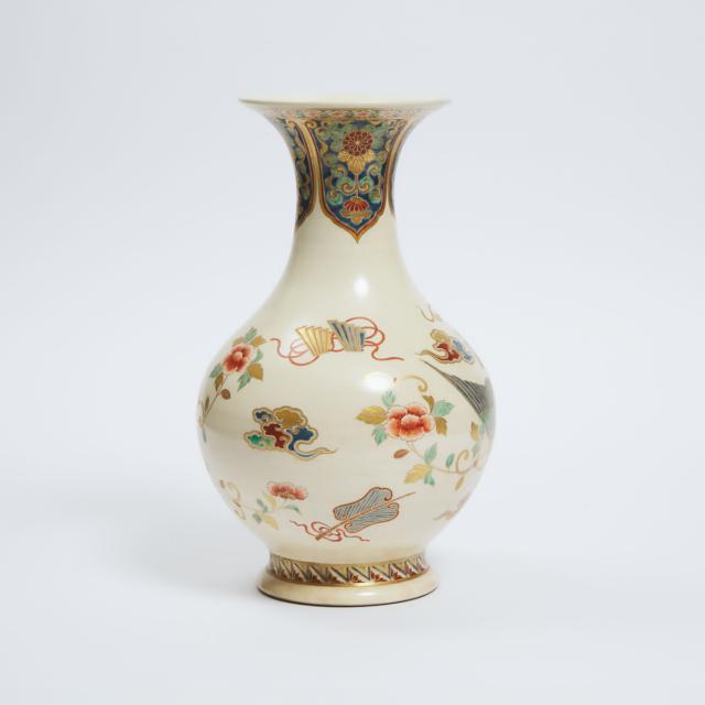 A Satsuma 'Phoenix' Vase, Meiji Period (1868-1912)