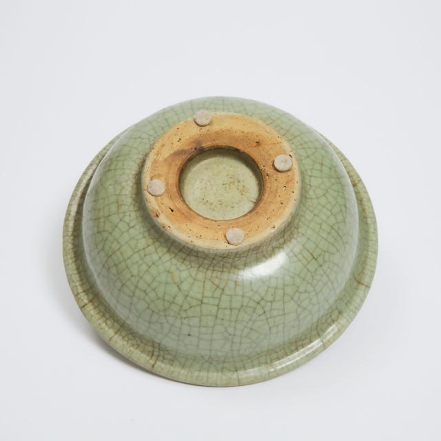 A Celadon Crackled Glaze Bowl, Possibly Korea, 14th-17th Century