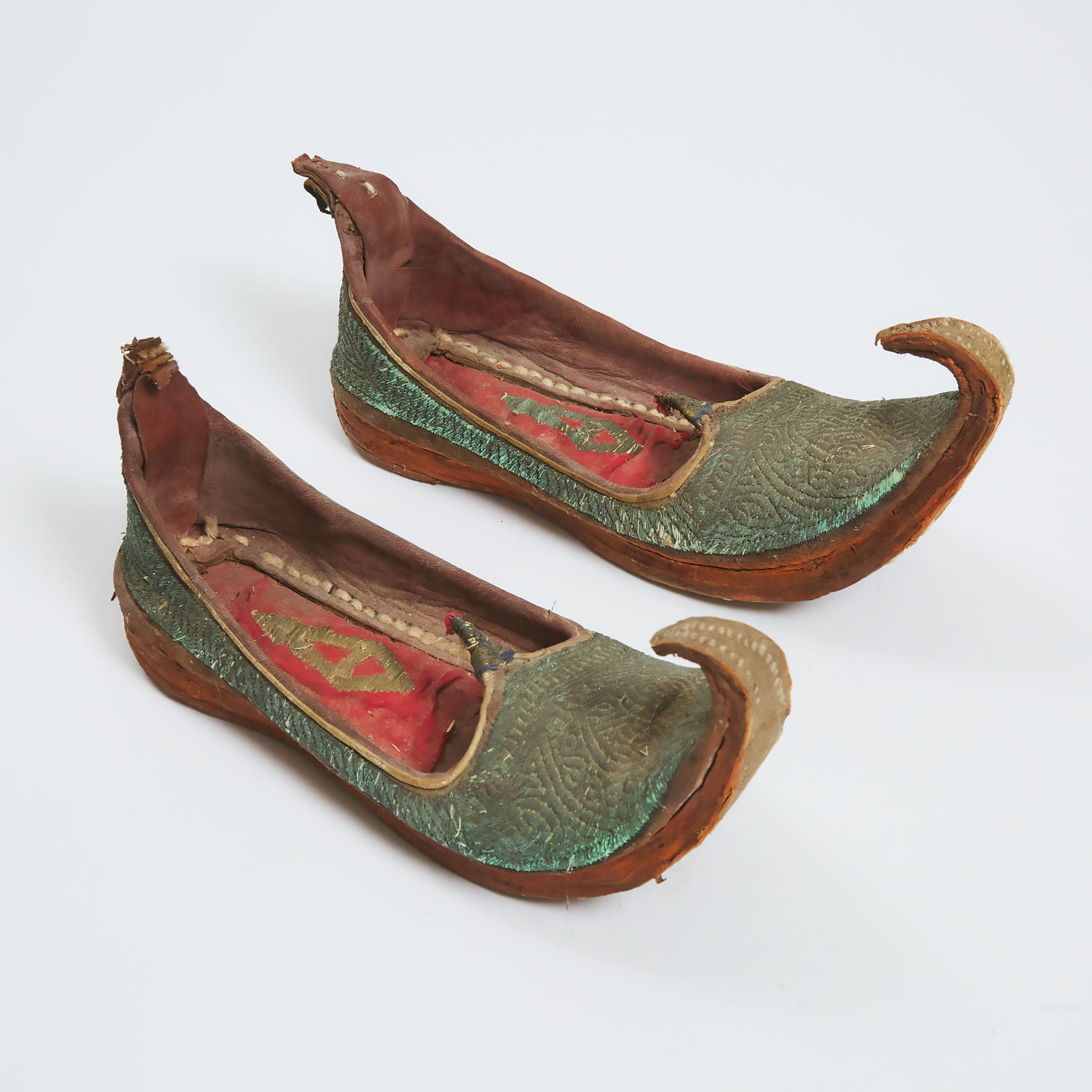 A Pair of Mughal Khussa/Mojari Leather Shoes, 19th/Early 20th Century