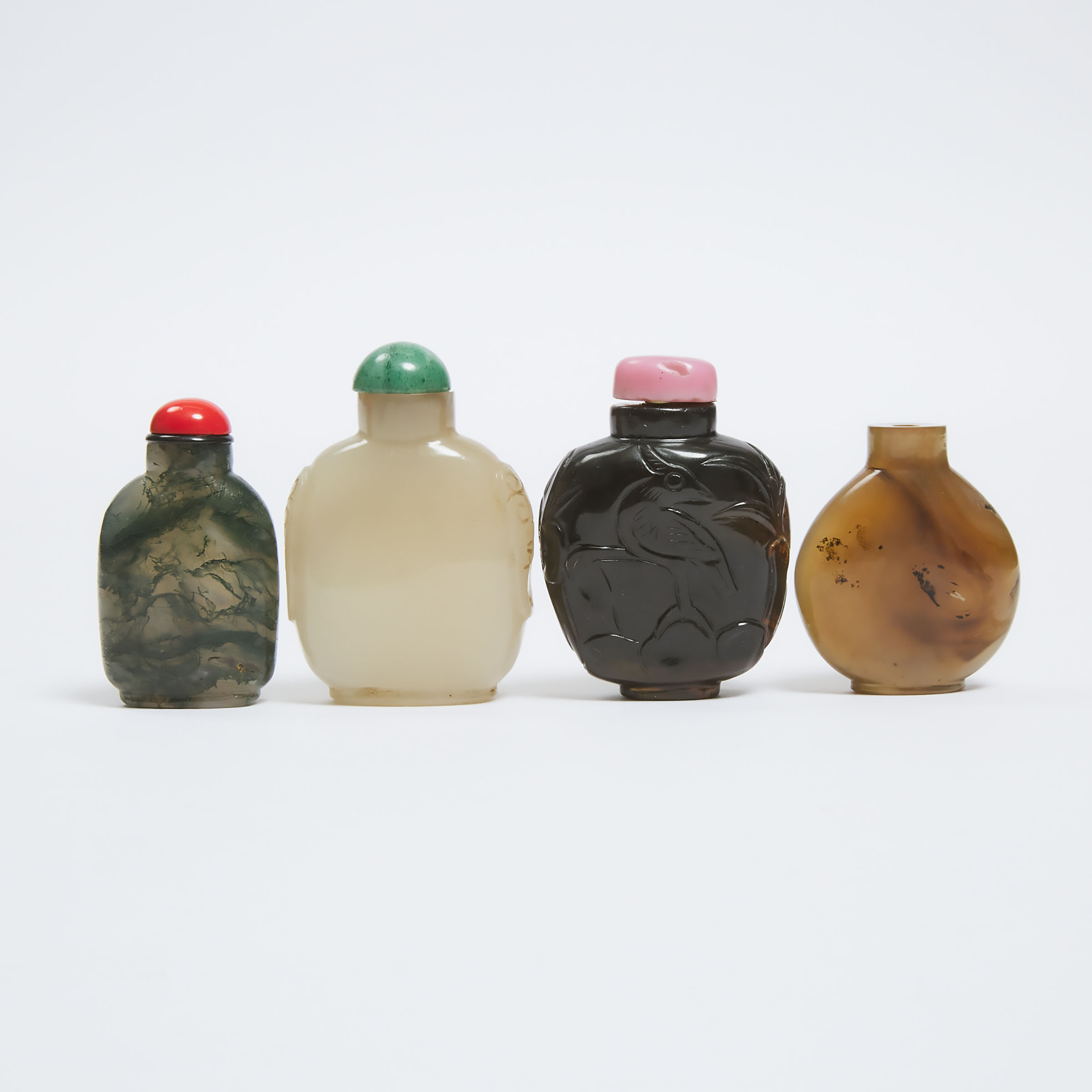 A Group of Four Agate Snuff Bottles, Qing Dynasty, 19th Century