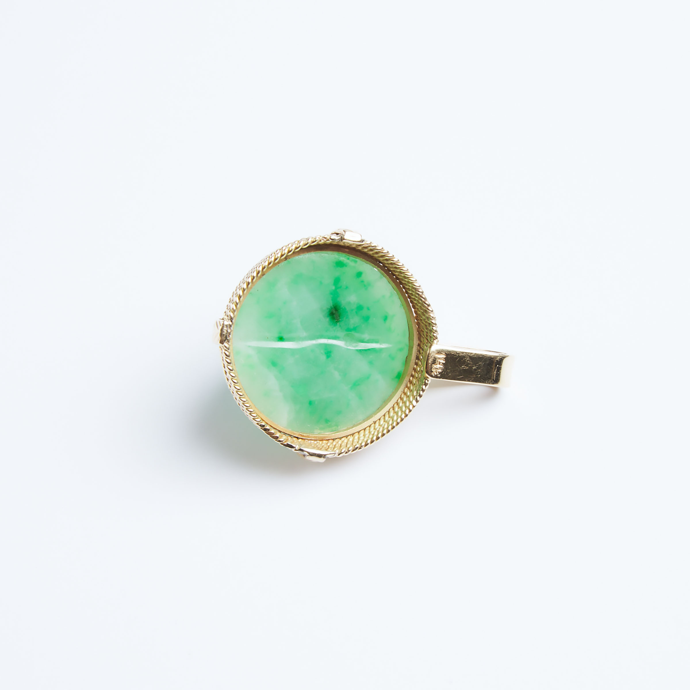 A Carved Jadeite Pendant With 14K Gold Mounting, Republican Period, Early 20th Century
