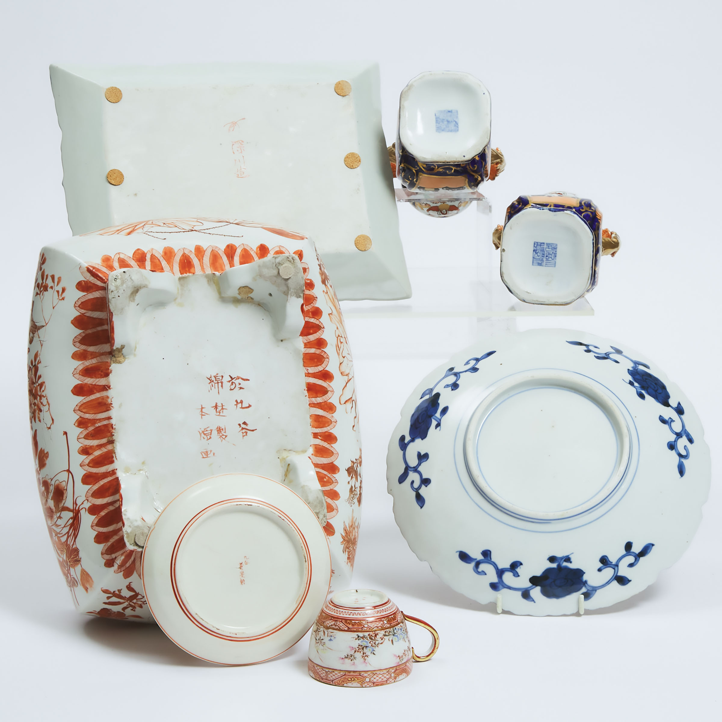 A Group of Seven Kutani and Imari Style Wares, 19th/20th Century