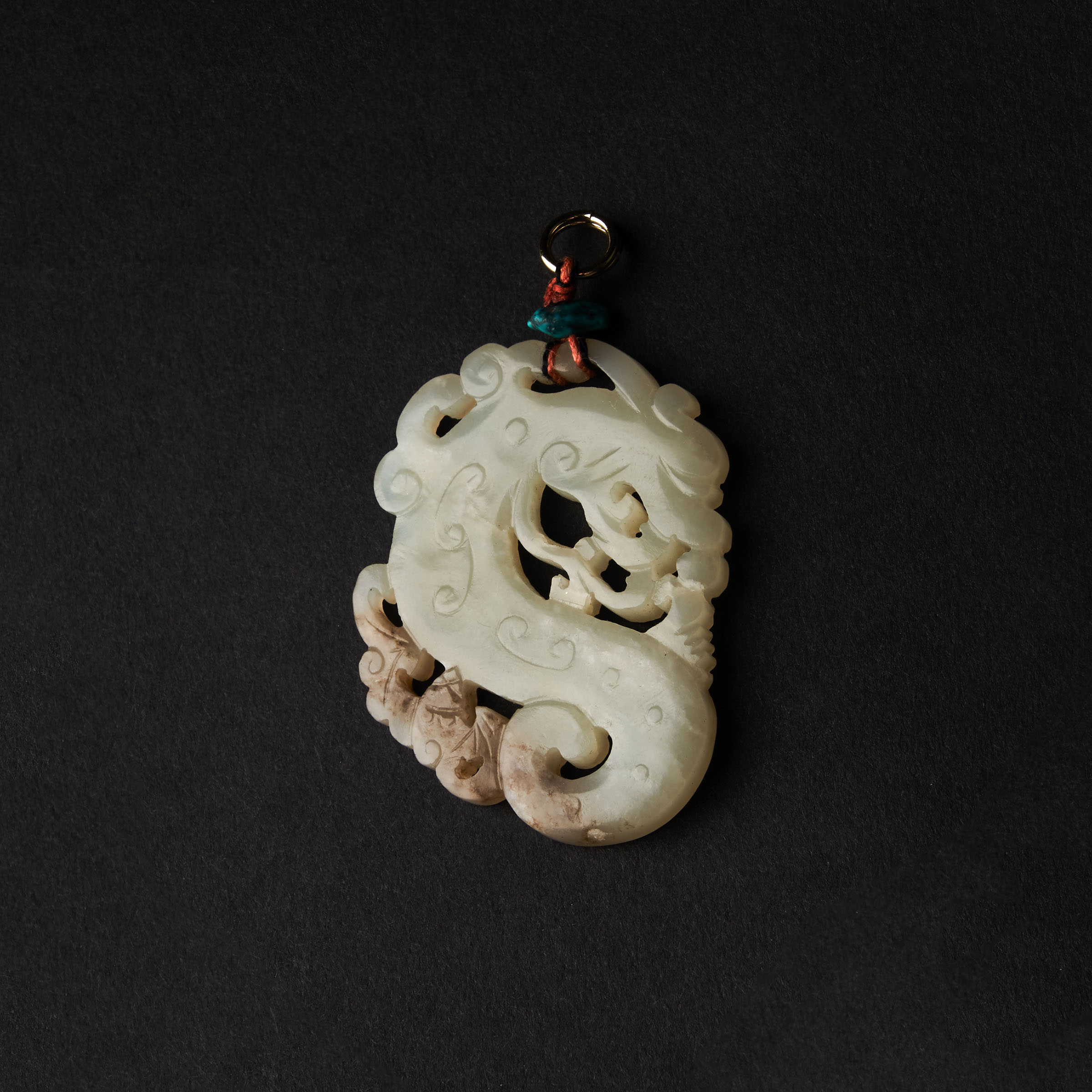 A White Jade 'Dragon and Bat' Pendant, Late Ming/Early Qing Dynasty, 16th/17th Century