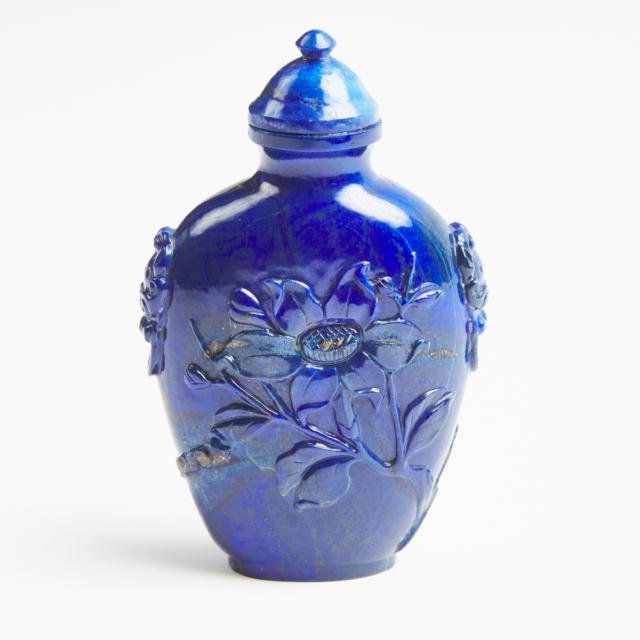 A Finely Carved Lapis Lazuli 'Chilong and Chrysanthemum' Snuff Bottle, Mid 20th Century