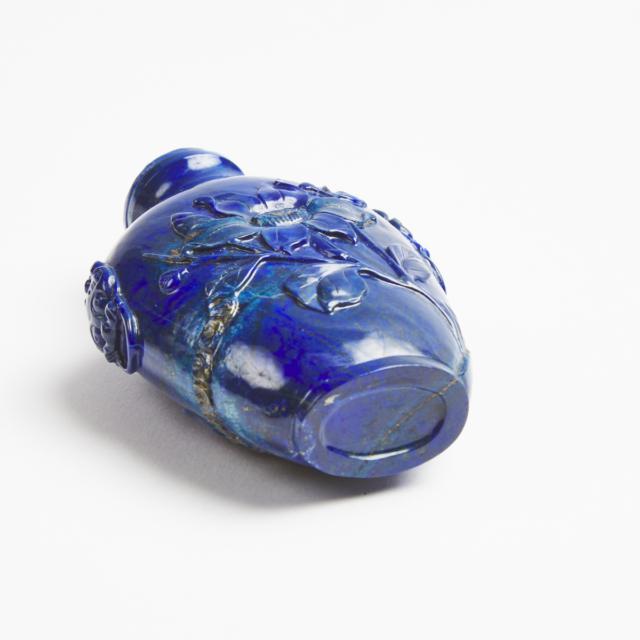 A Finely Carved Lapis Lazuli 'Chilong and Chrysanthemum' Snuff Bottle, Mid 20th Century