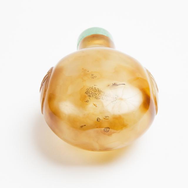 A Carved Silhouette Agate Snuff Bottle, 19th Century