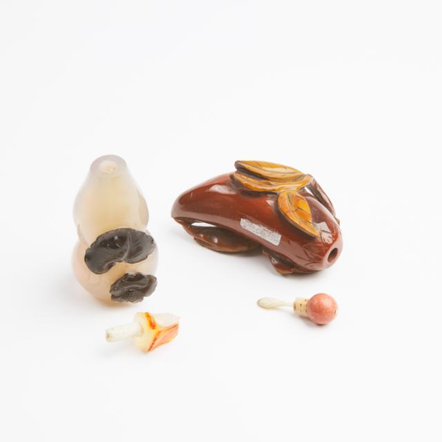 Two Carved Agate 'Double Gourd' and 'Melon' Snuff Bottles, 19th Century