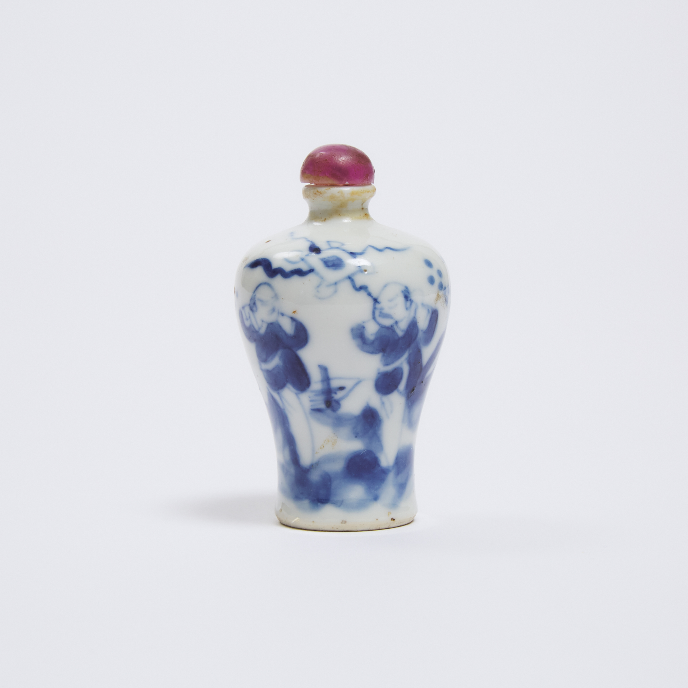 A Blue and White Porcelain 'Figural' Snuff Bottle, 18th/19th Century 
