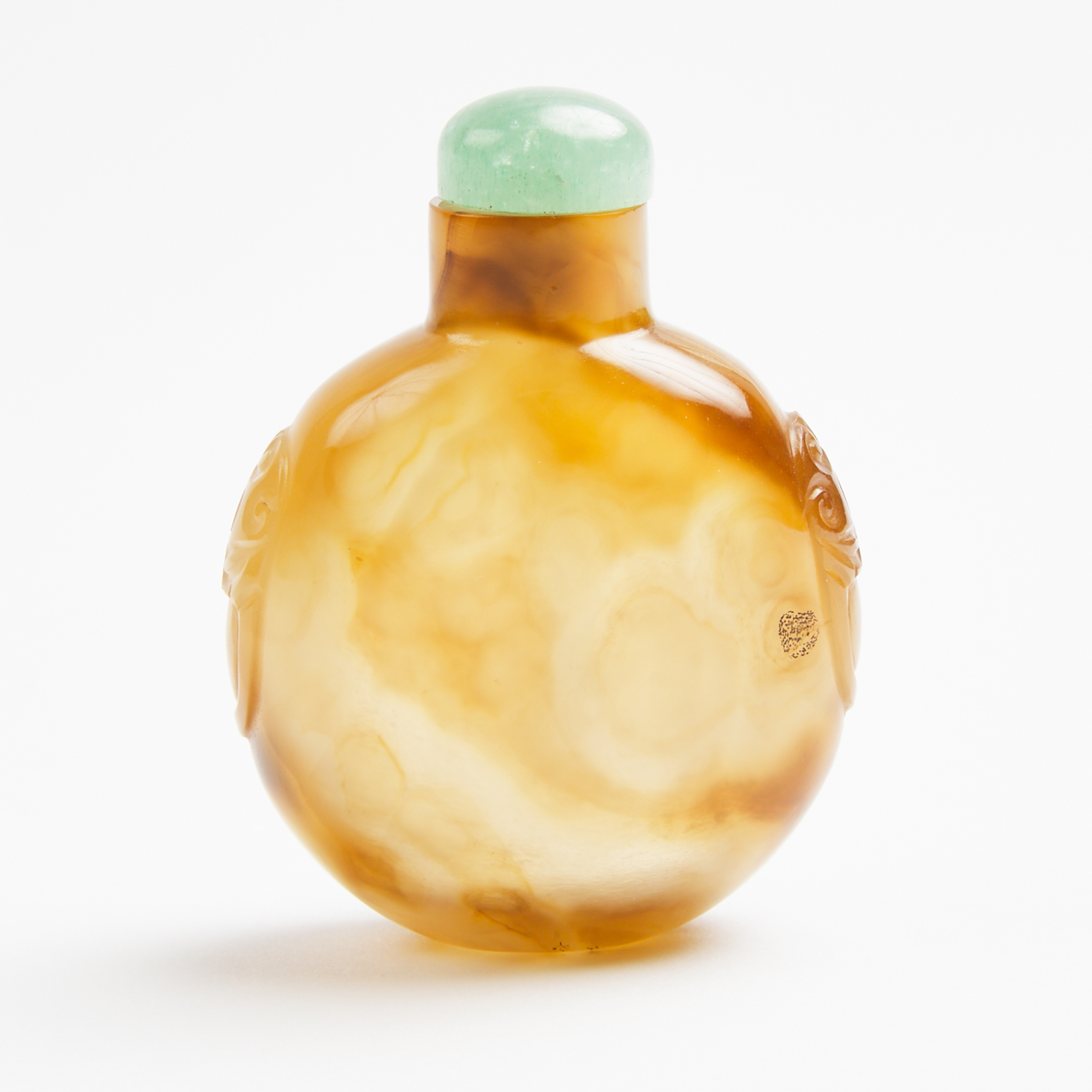 A Carved Silhouette Agate Snuff Bottle, 19th Century