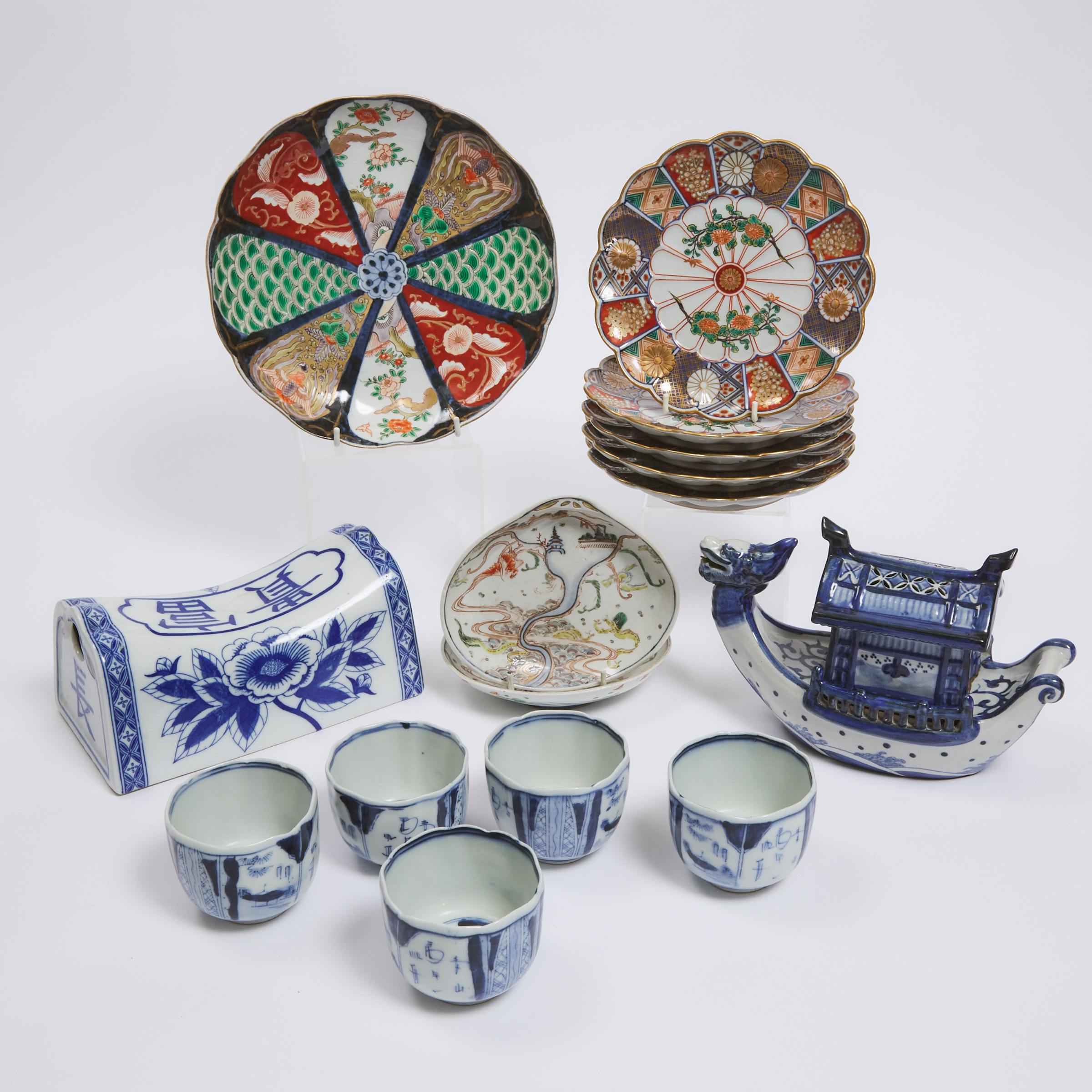 A Group of Fifteen Japanese Imari, Kutani, and Arita Porcelain Objects, 19th/20th Century