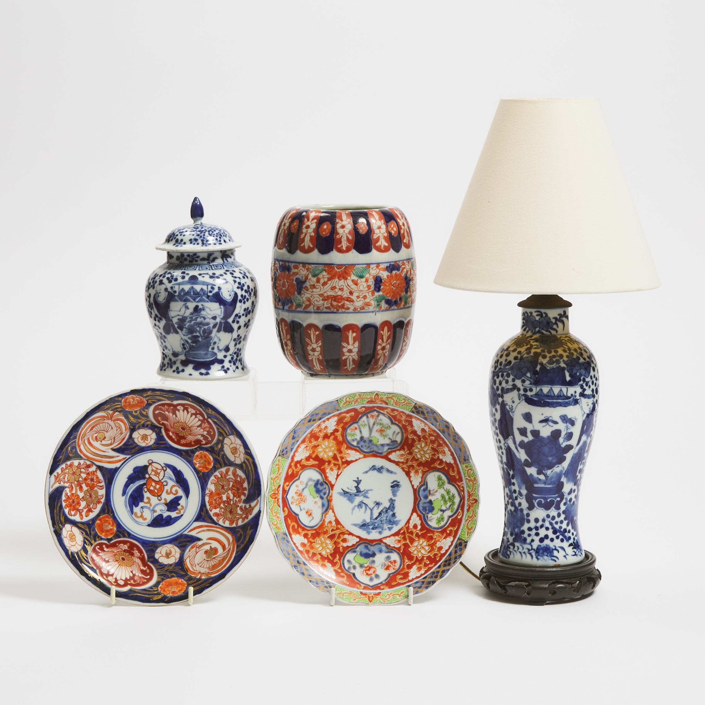 A Group of Five Chinese Blue and White and Japanese Imari Wares, 19th/20th Century