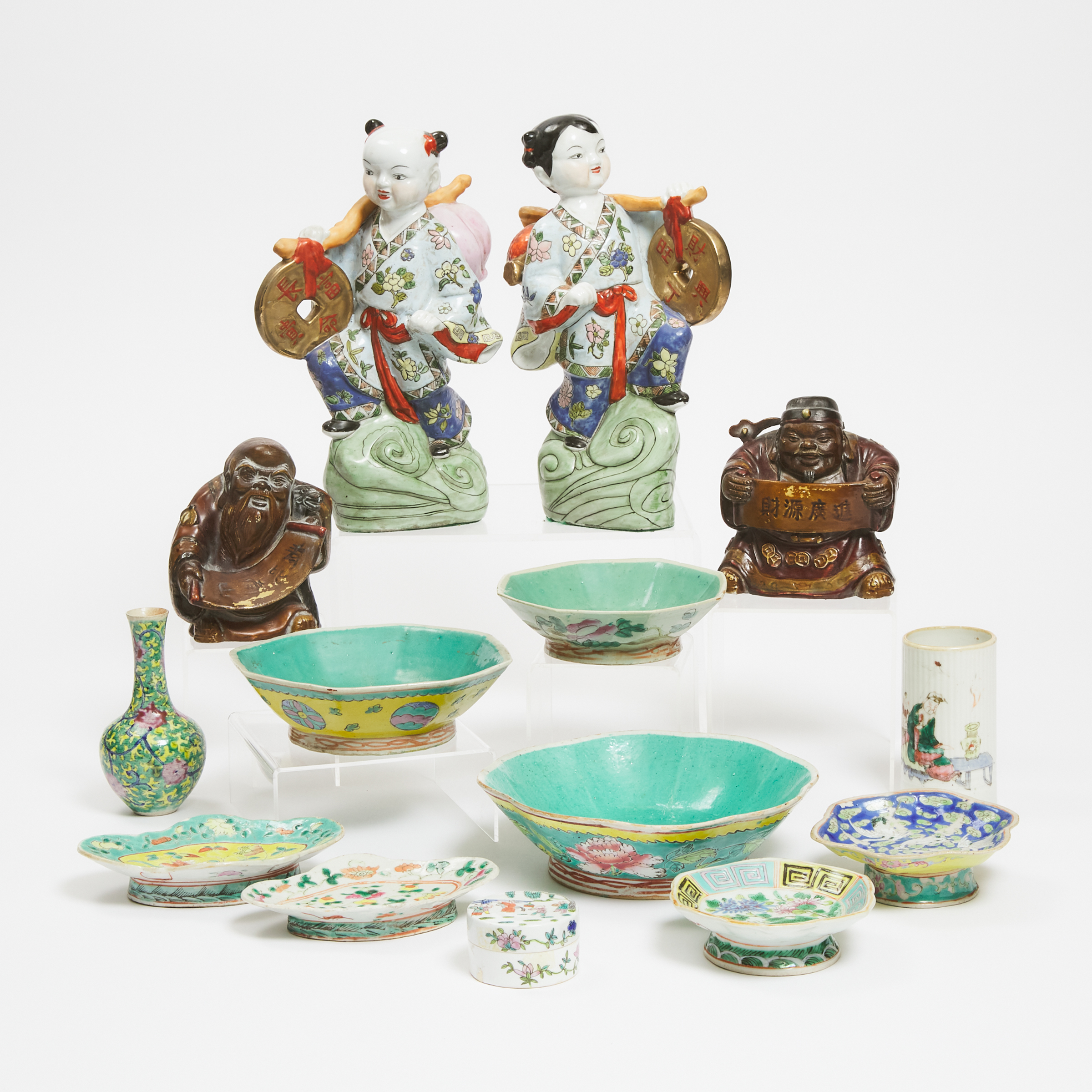 A Group of Fourteen Chinese Porcelain Dishes, Vases, and Figures, 19th/20th Century