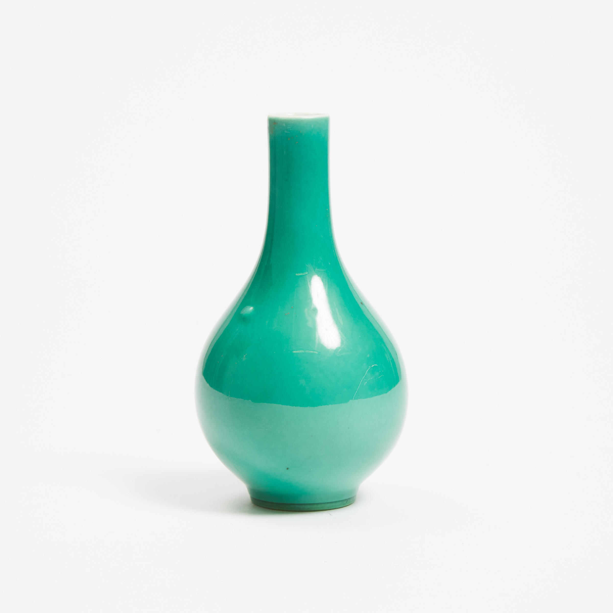 A Small Green-Glazed Vase, Tongzhi Mark, 19th Century