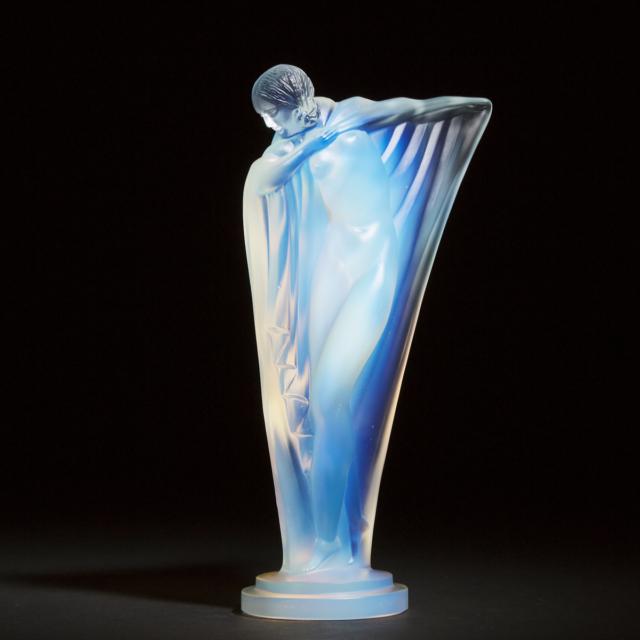 'Isadora' Etling Moulded Opalescent Glass Mascot, Lucille Sévin, c.1925