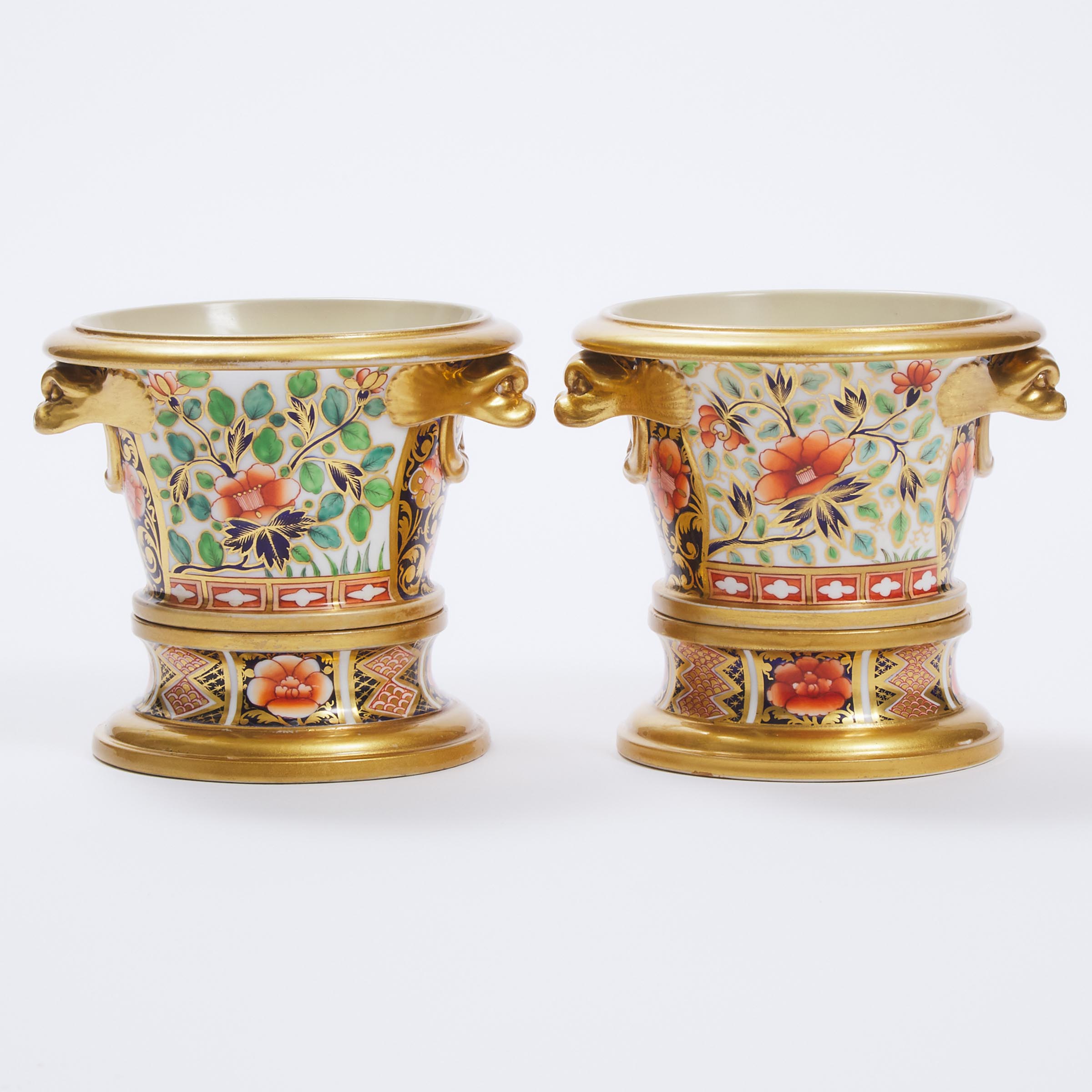 Pair of Spode Japan Pattern Small Cachepots and Stands, c.1820