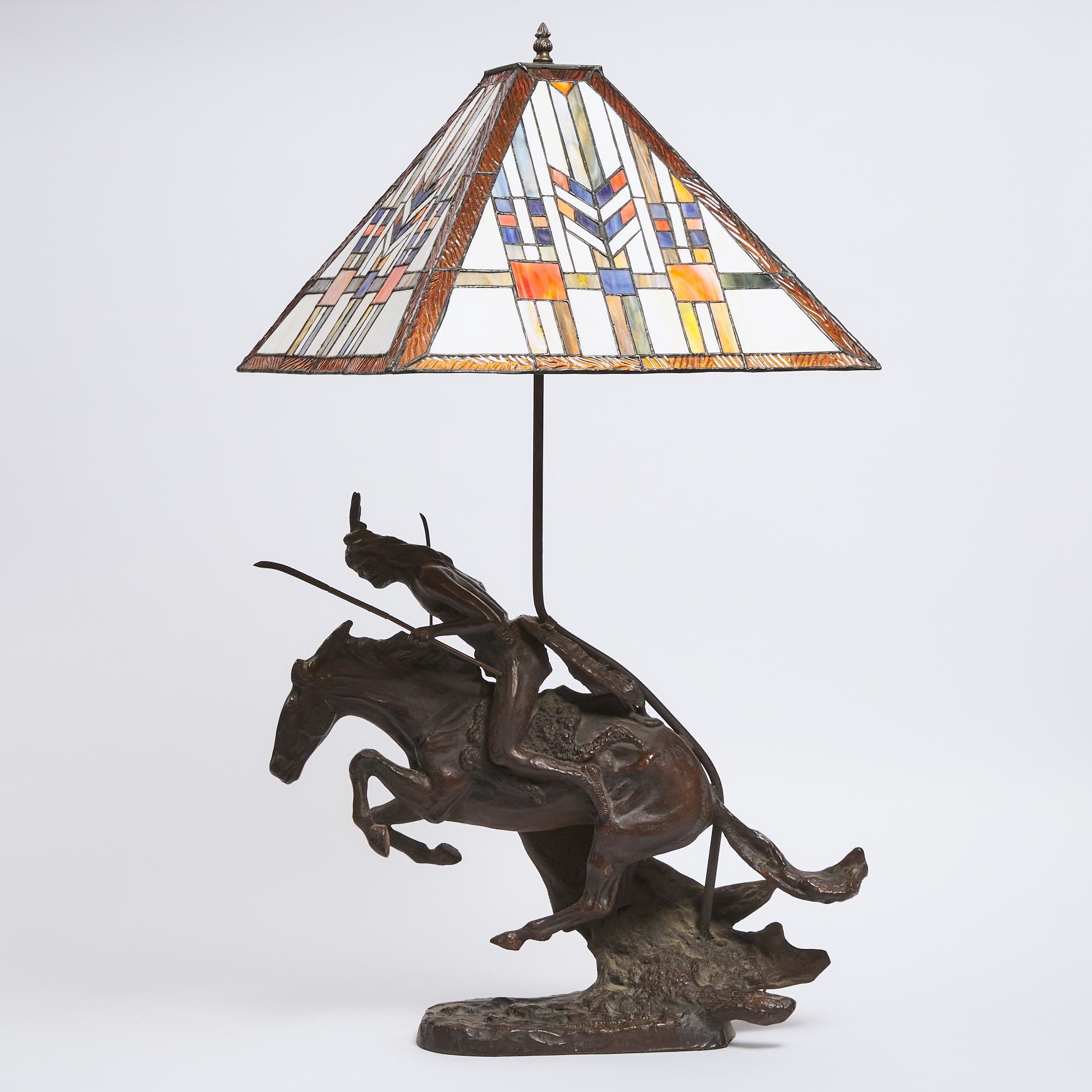 American Western School Bronze Patinated Metal and Stained Glass Desk Lamp, 20th century 