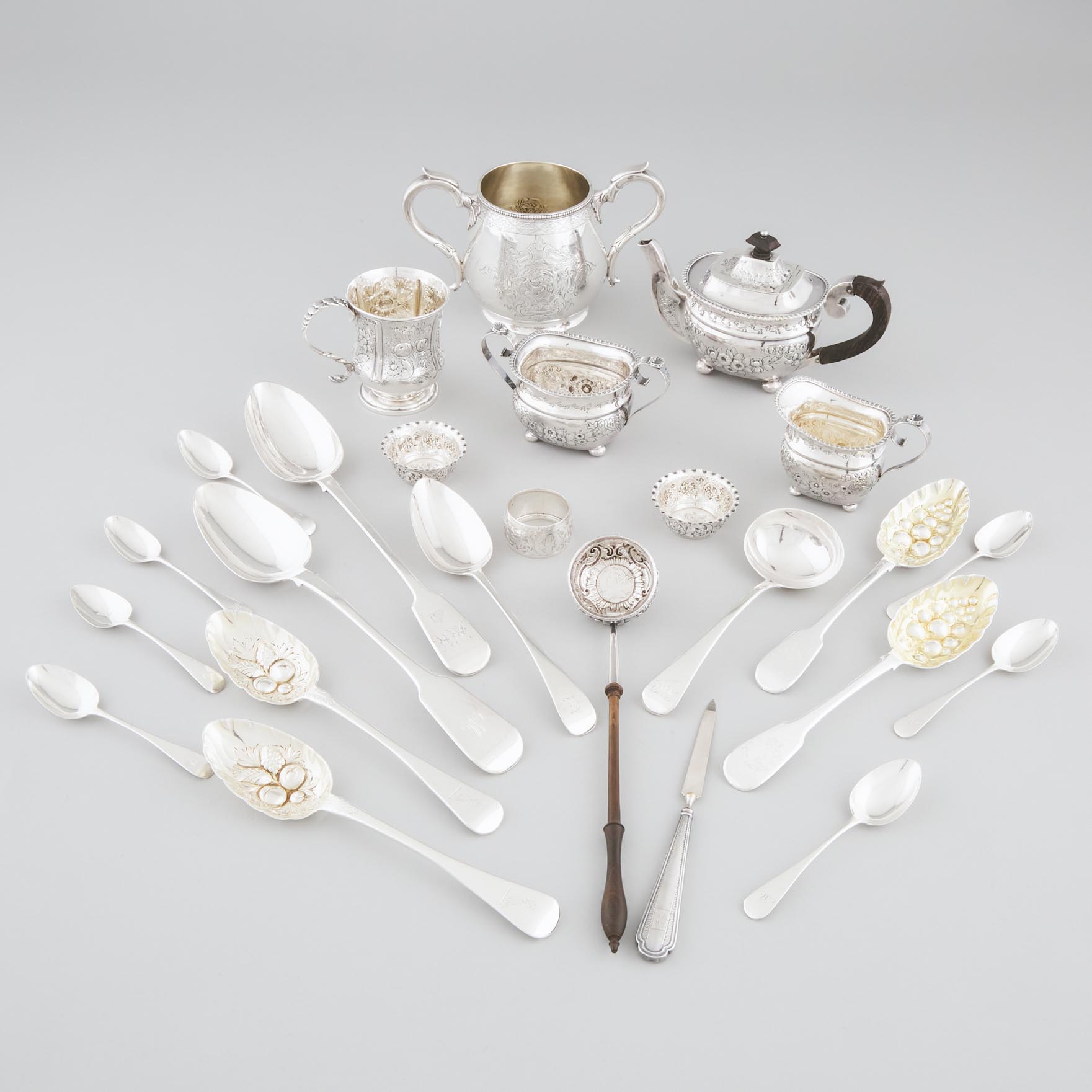 Group of Georgian, Victorian and Later English Silver, late 18th/early 20th century