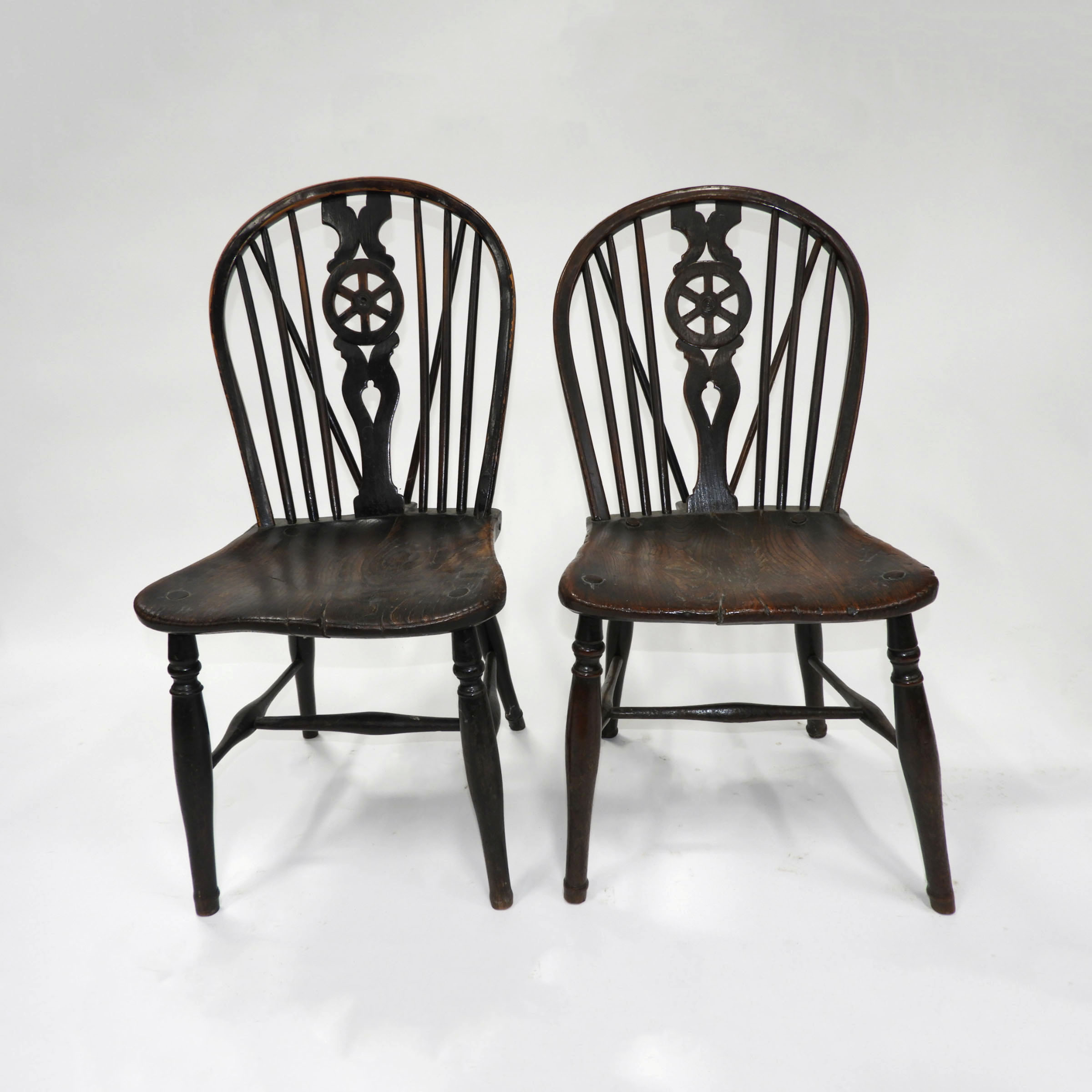 Pair of English Wheel Back Side Chairs, c.1820