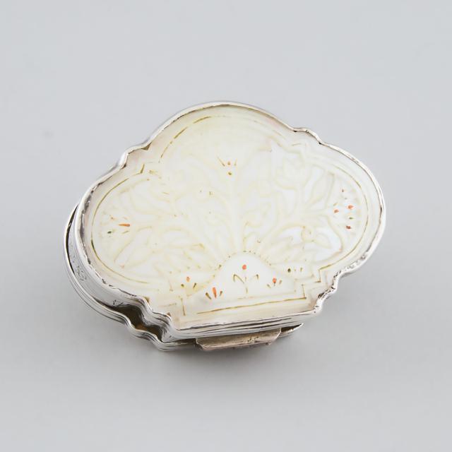 Continental Silver and Engraved Mother-of-Pearl Snuff Box, late 18th/early 19th century