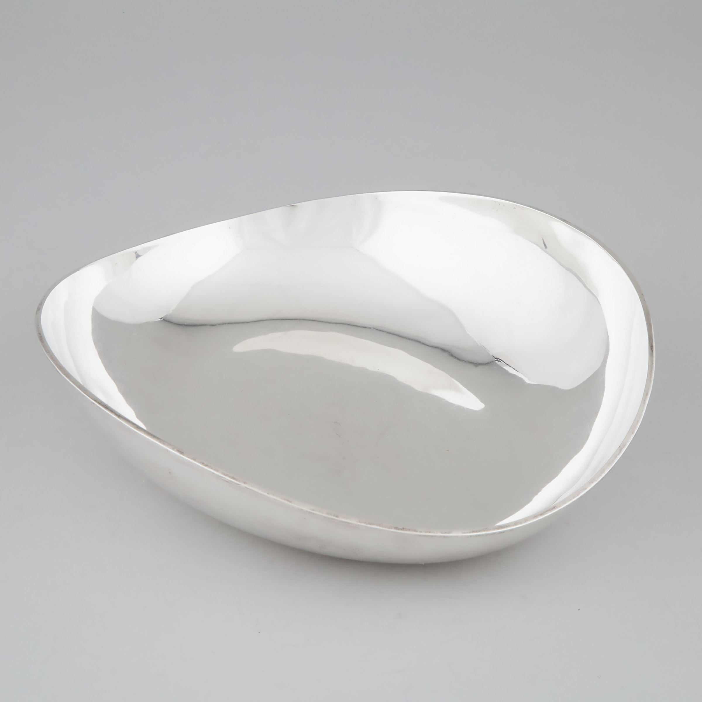 Mexican Silver Elliptical Shaped Dish, 20th century 