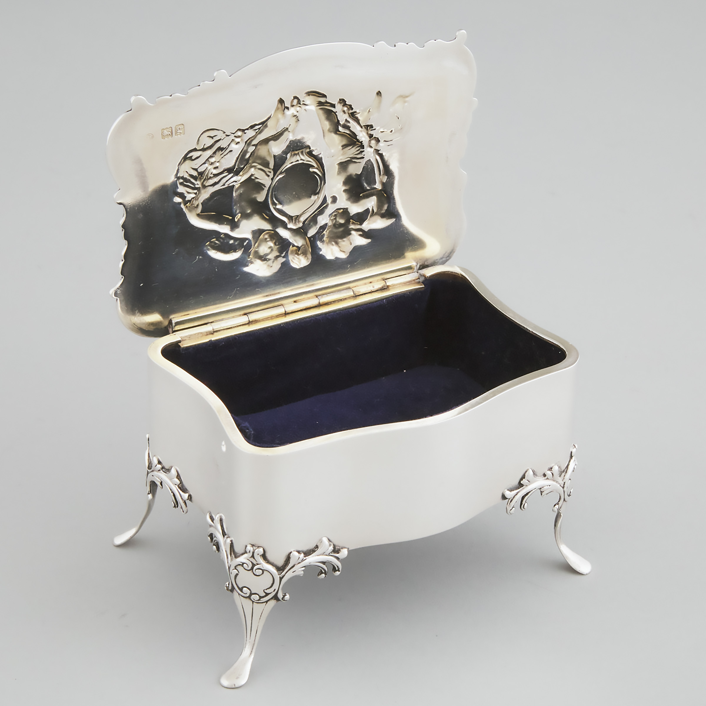 Edwardian Silver Trinket Box, Goldsmiths & Silversmiths Co., London, 1902