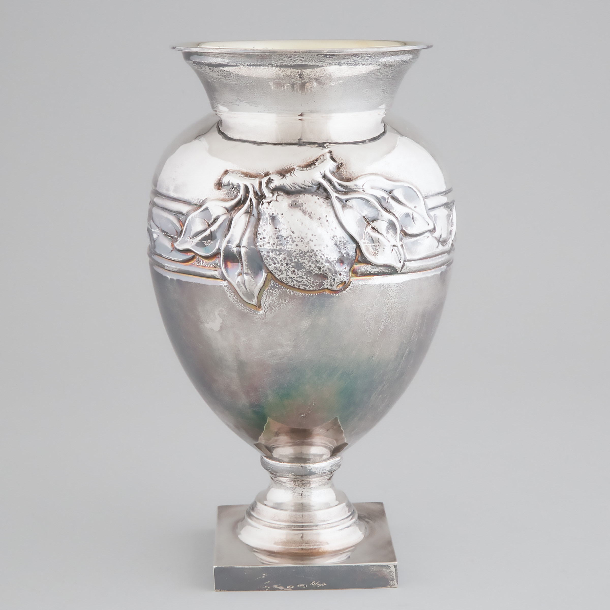 Italian Silver Large Vase, Enzo Cerfagli, for Nardi Gioielleria, Venice, 20th century