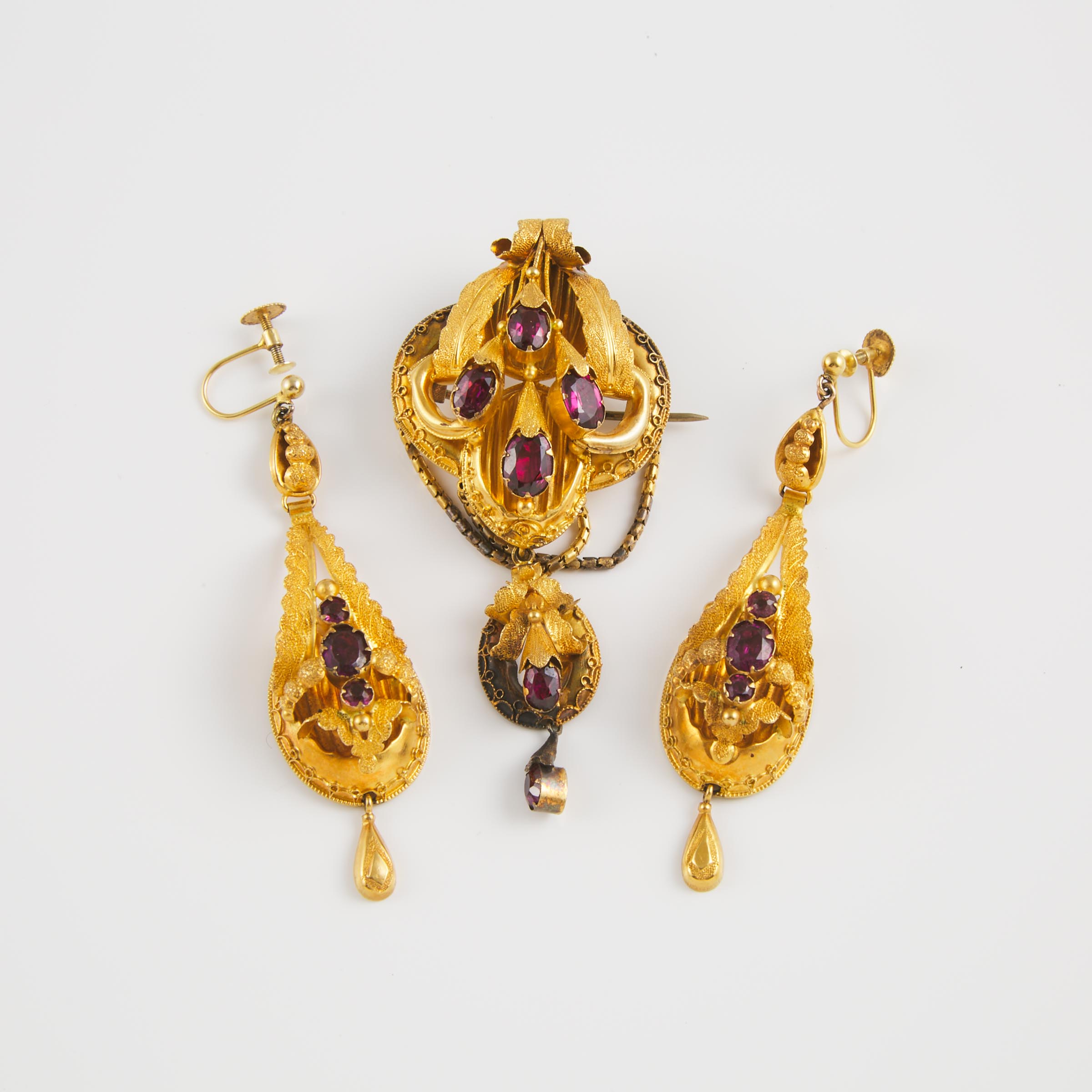 19th Century 18k Yellow Gold Brooch And Screw-Back Drop Earrings