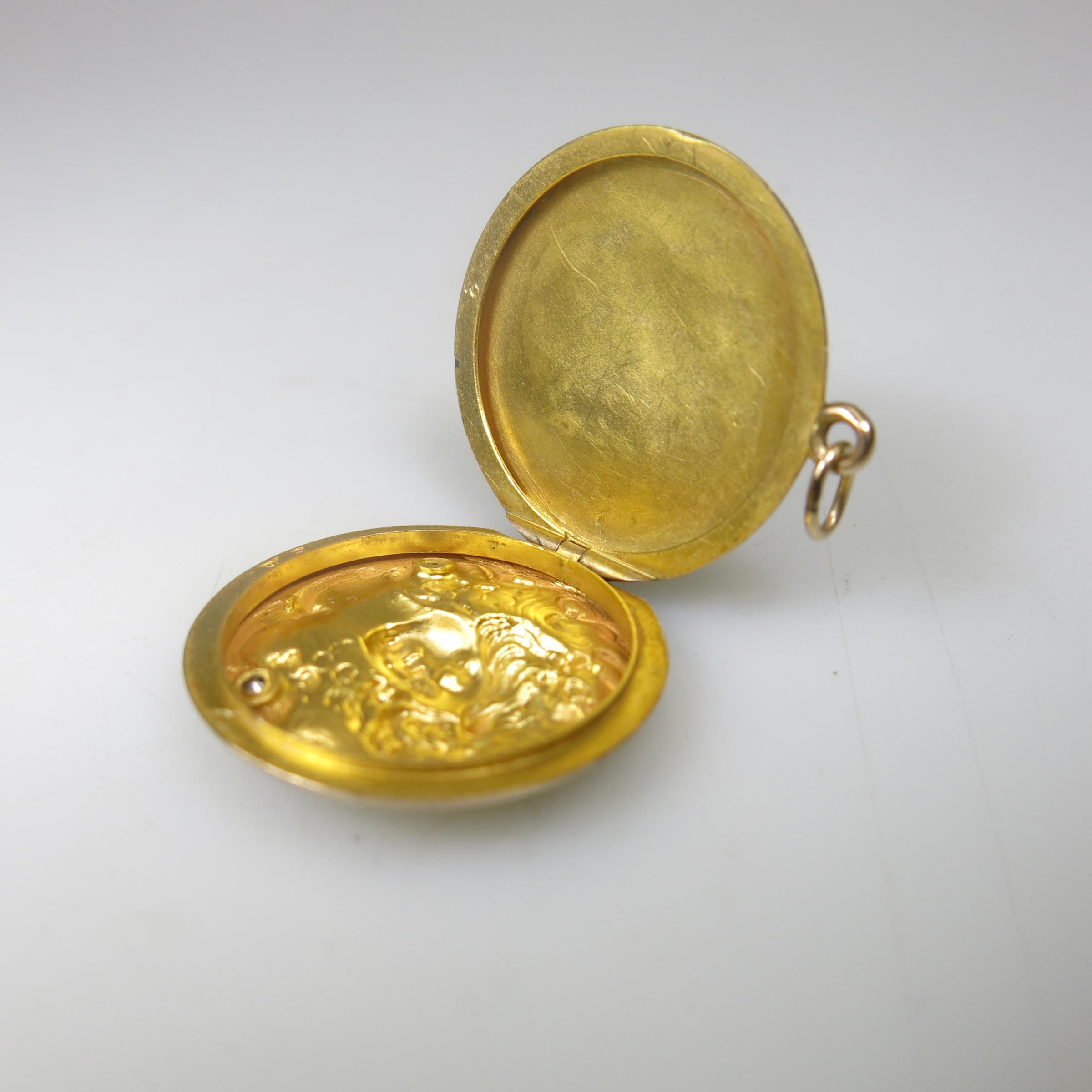 Art Nouveau Style 14k Yellow Gold Circular Locket
