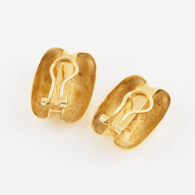 Pair Of Ming's 18k Yellow Gold Earrings