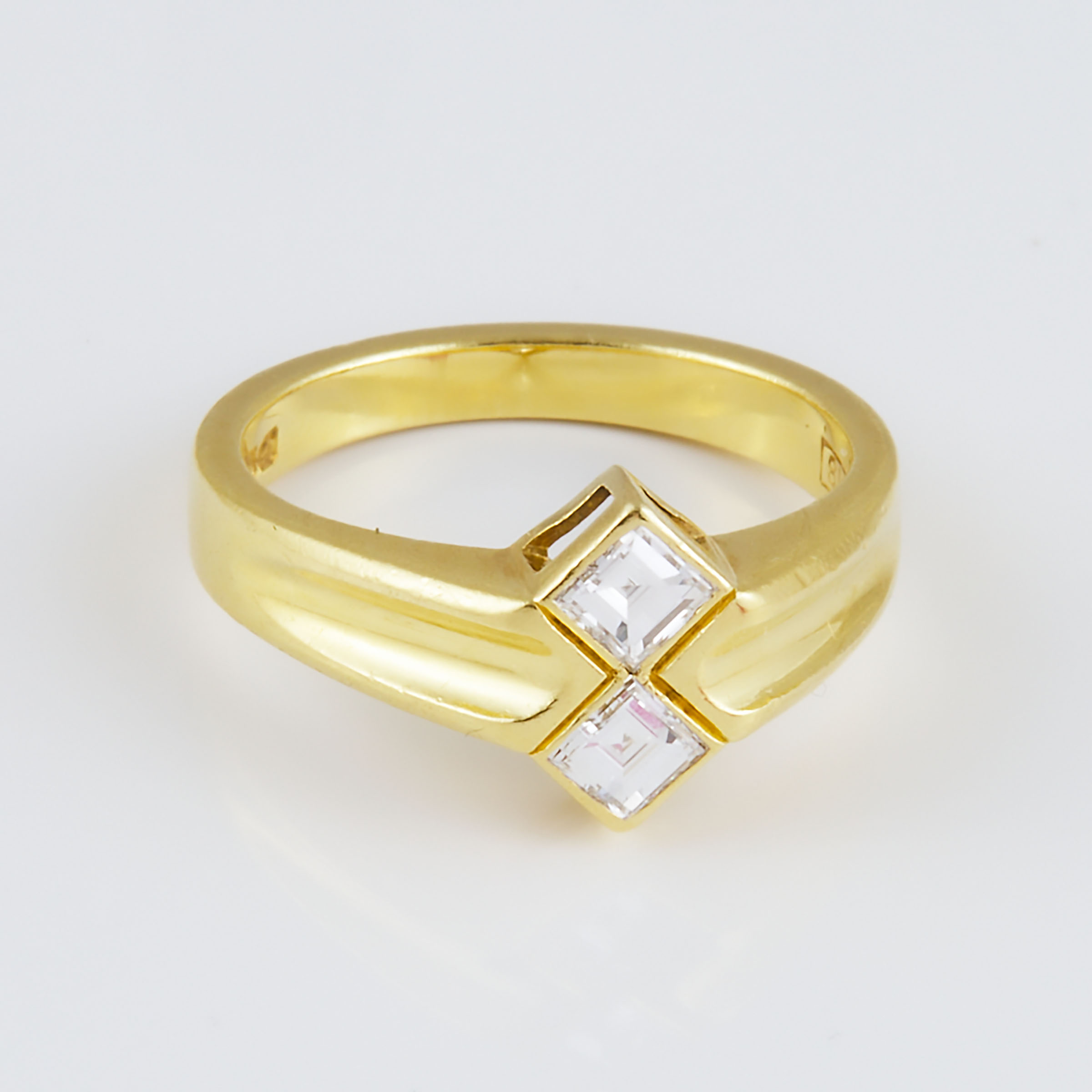 English 18k Yellow Gold Ring
