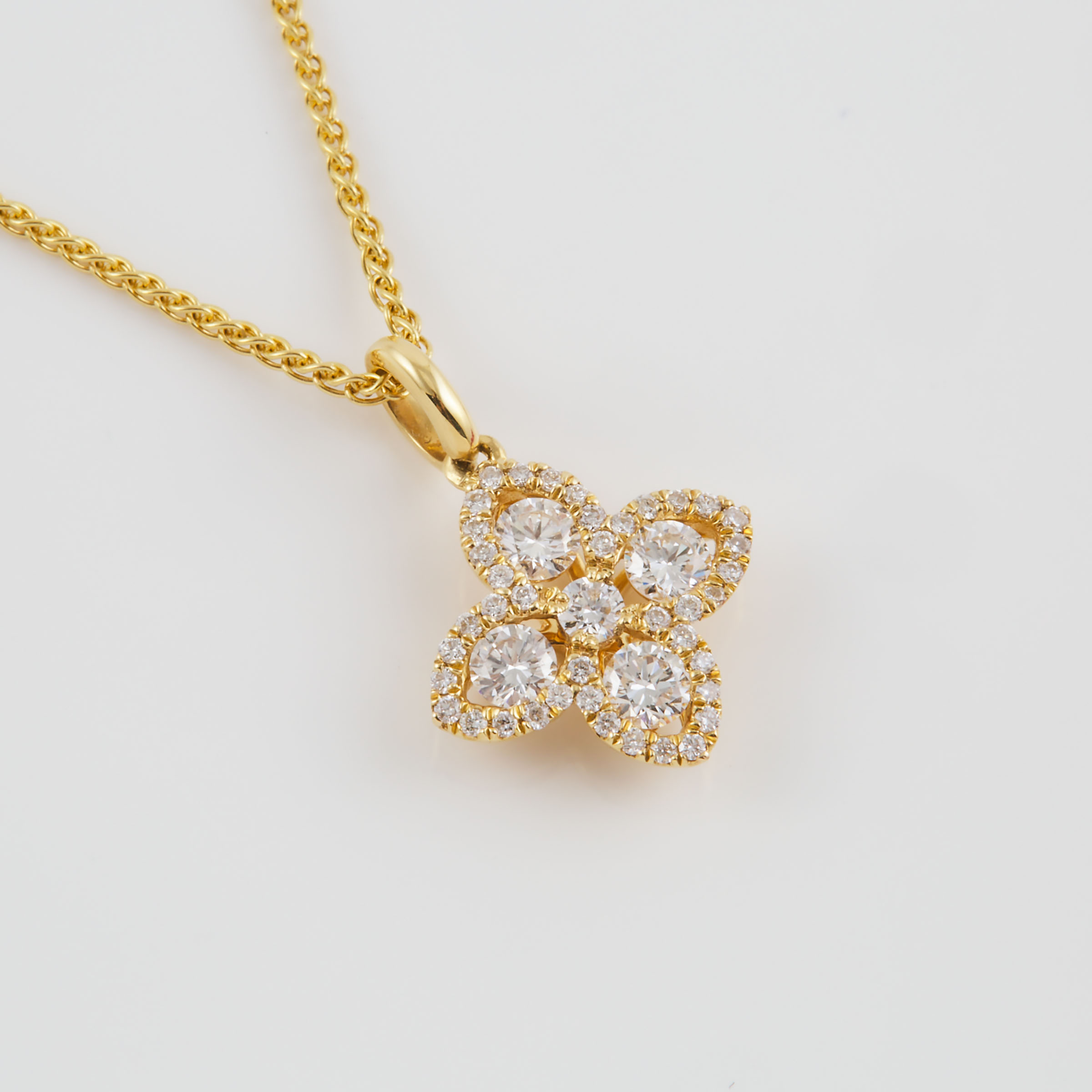 18k Yellow Gold Pendant And Chain