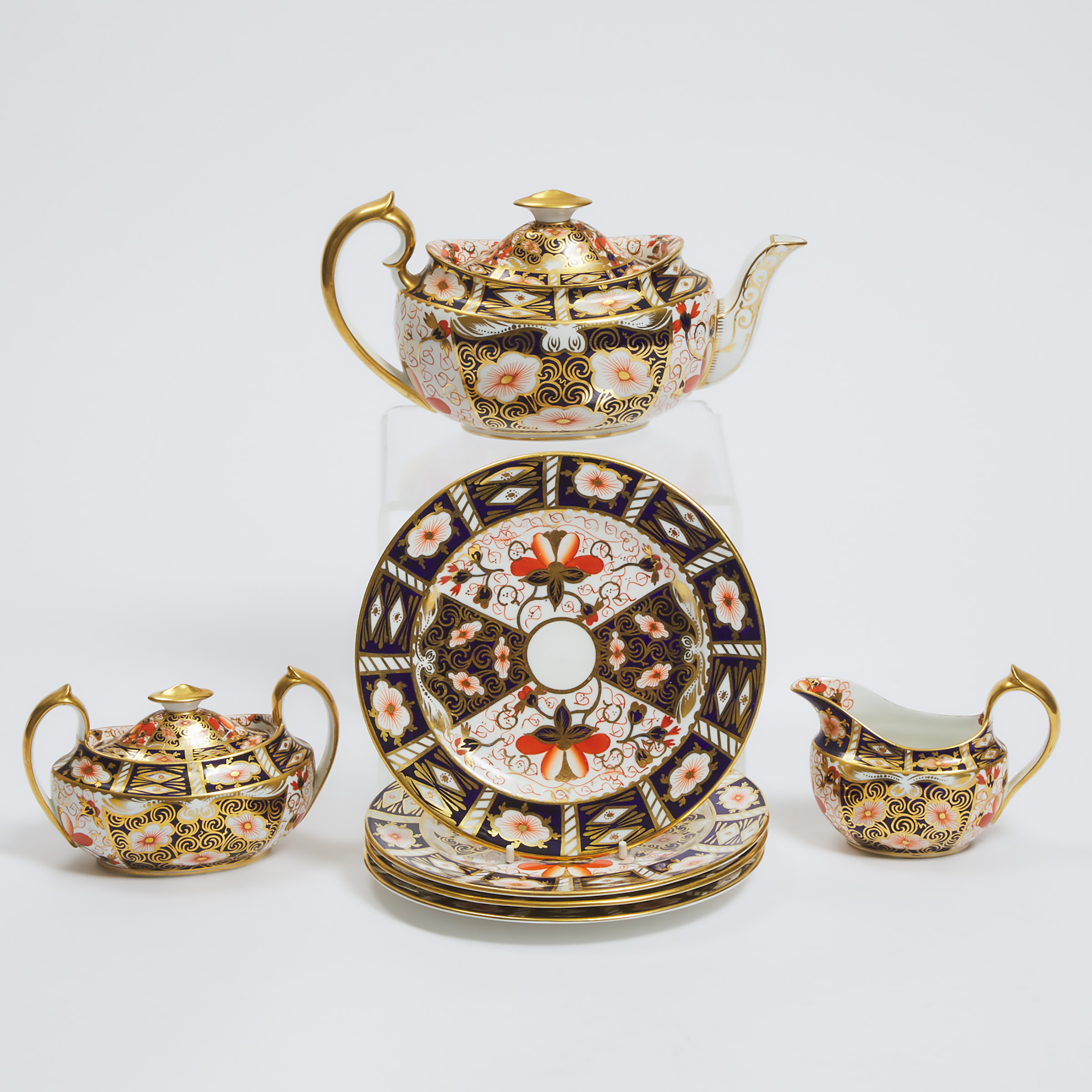 Royal Crown Derby 'Imari' (2451) Pattern Three-Piece Tea Service and Four Plates, 20th century
