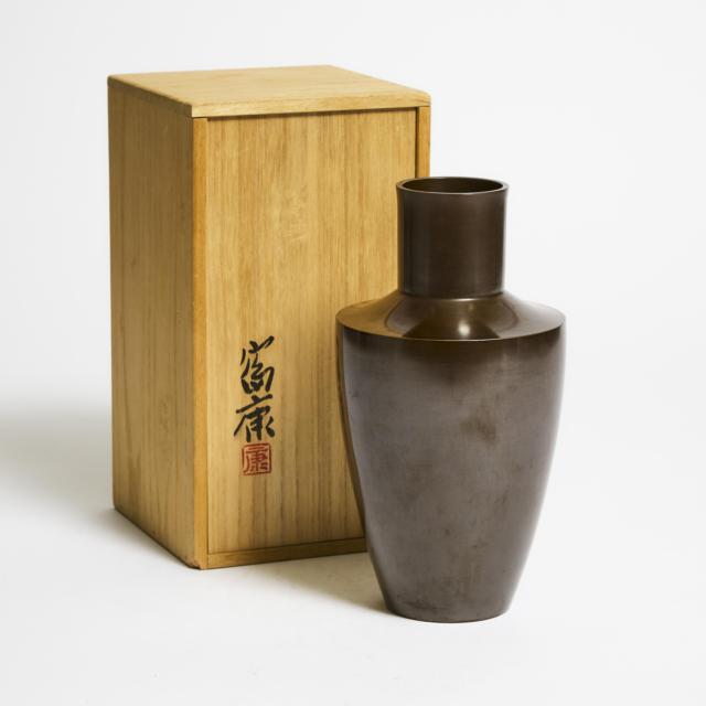 Aida Tomiyasu (1901-1987), A Japanese Bronze Vase, Showa Era (1926-1989)